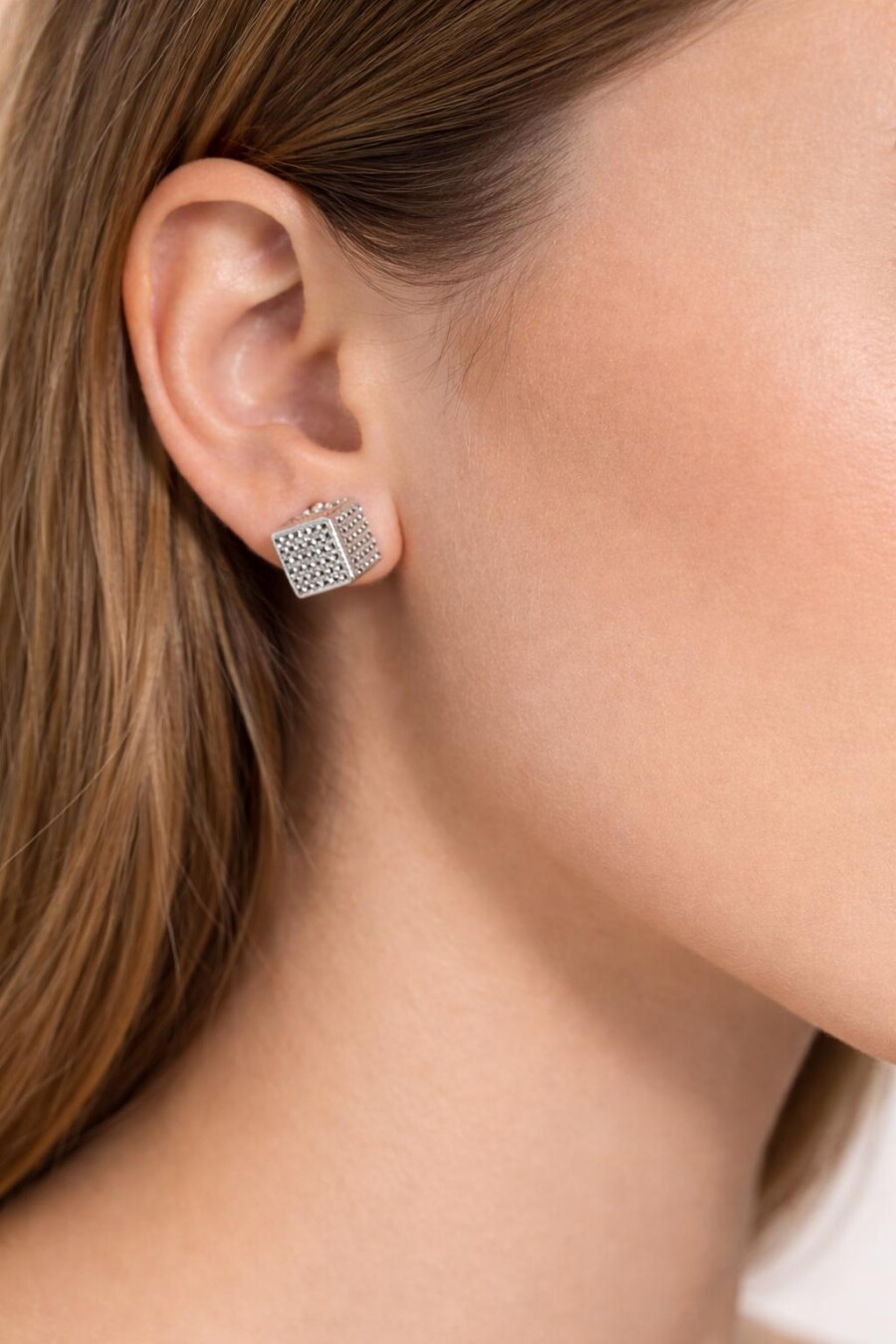 Küp Şeklinde Gümüş Renk Küpe 44