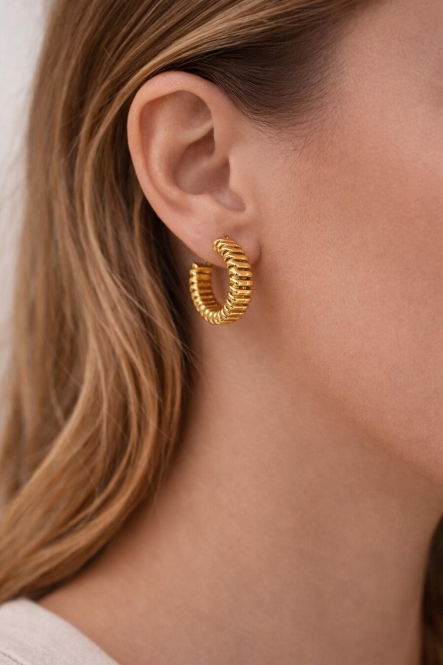 Gold Renk Detaylı Mini Halka Küpe 42