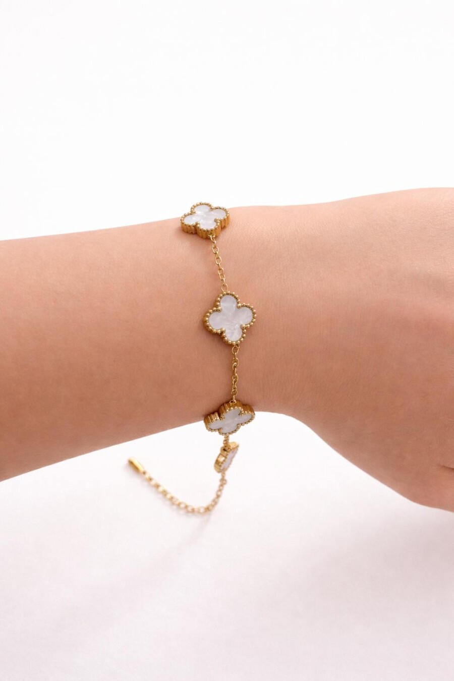 Beyaz Yonca Detaylı Çelik Bileklik 15