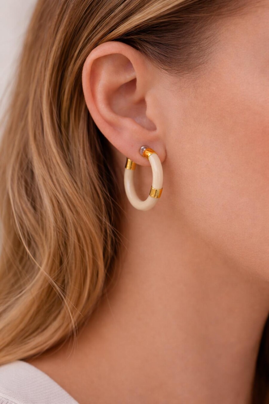 Krem Rengi Gold Detaylı Halka Küpe 33