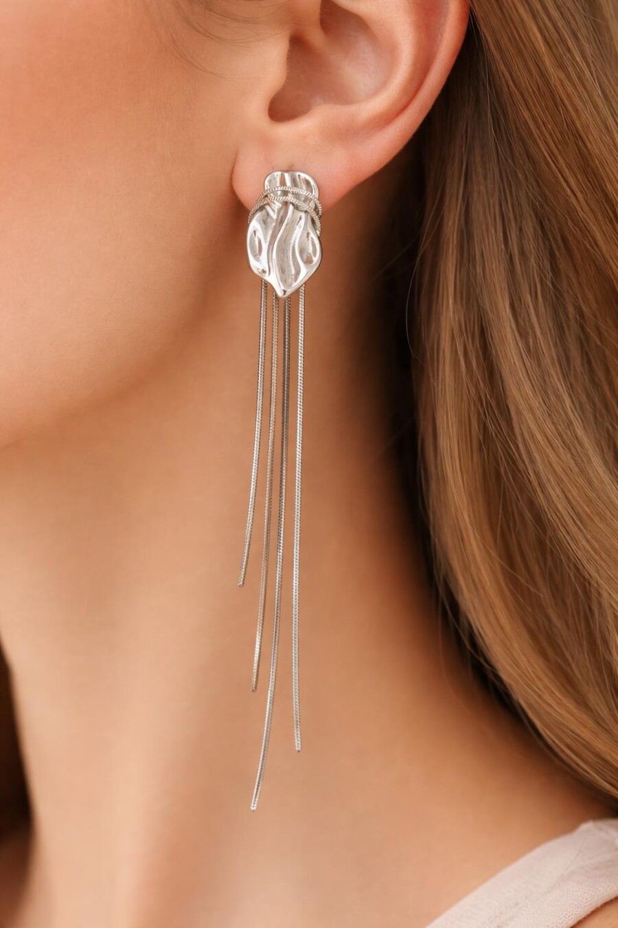 Gümüş Renk Sallantılı Küpe 37