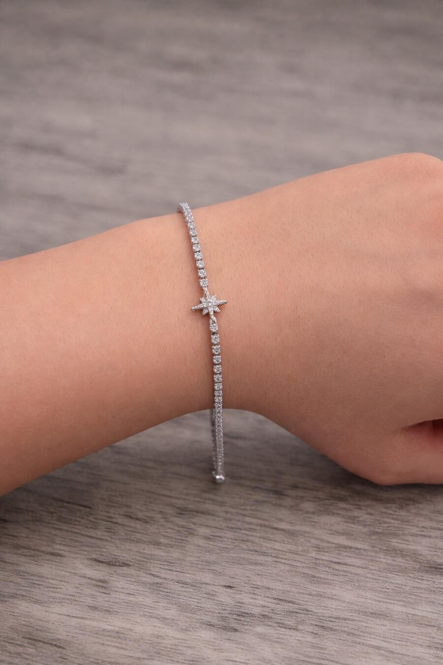 Çelik Gümüş Renk Yıldız Detaylı Bileklik 10