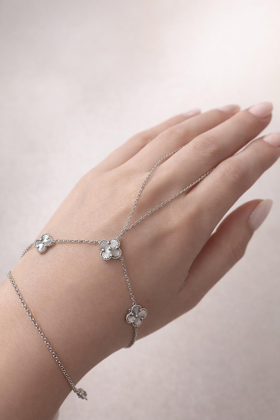 Gümüş Renk Yonca Detaylı Şahmeran 77