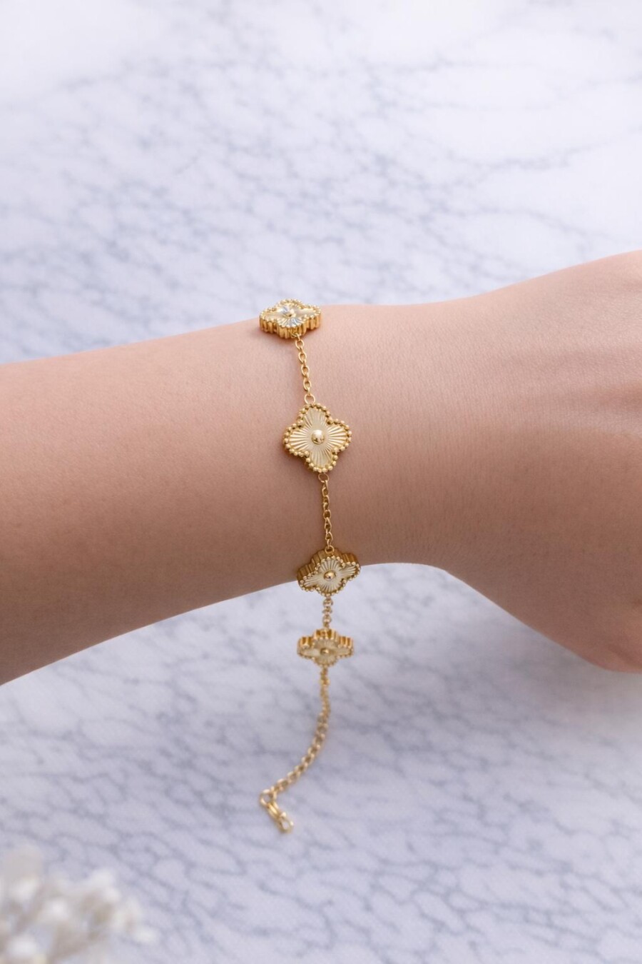 Gold Renk Yonca Detaylı Çelik Bileklik 17