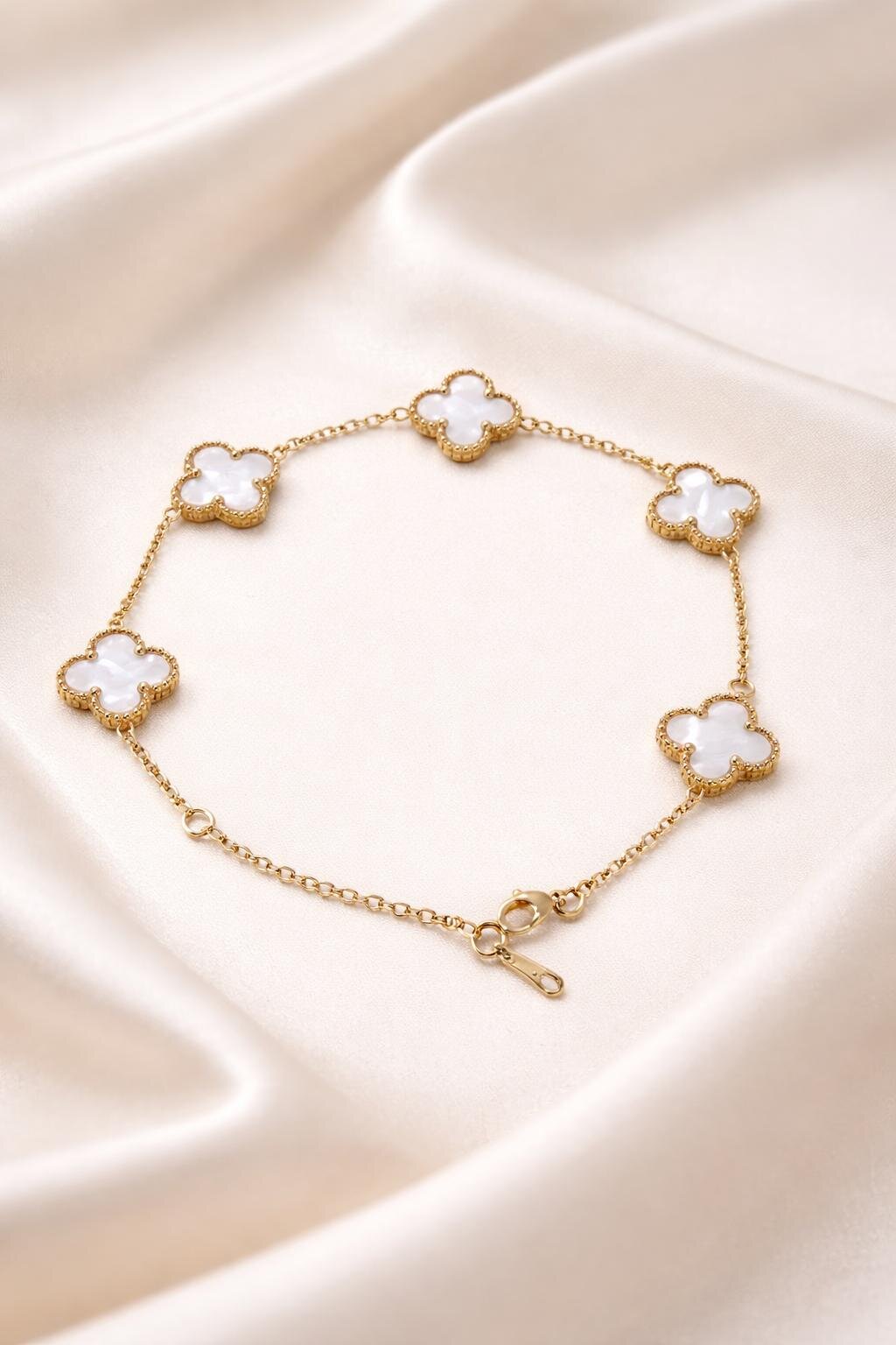 Beyaz Yonca Detaylı Çelik Bileklik 15