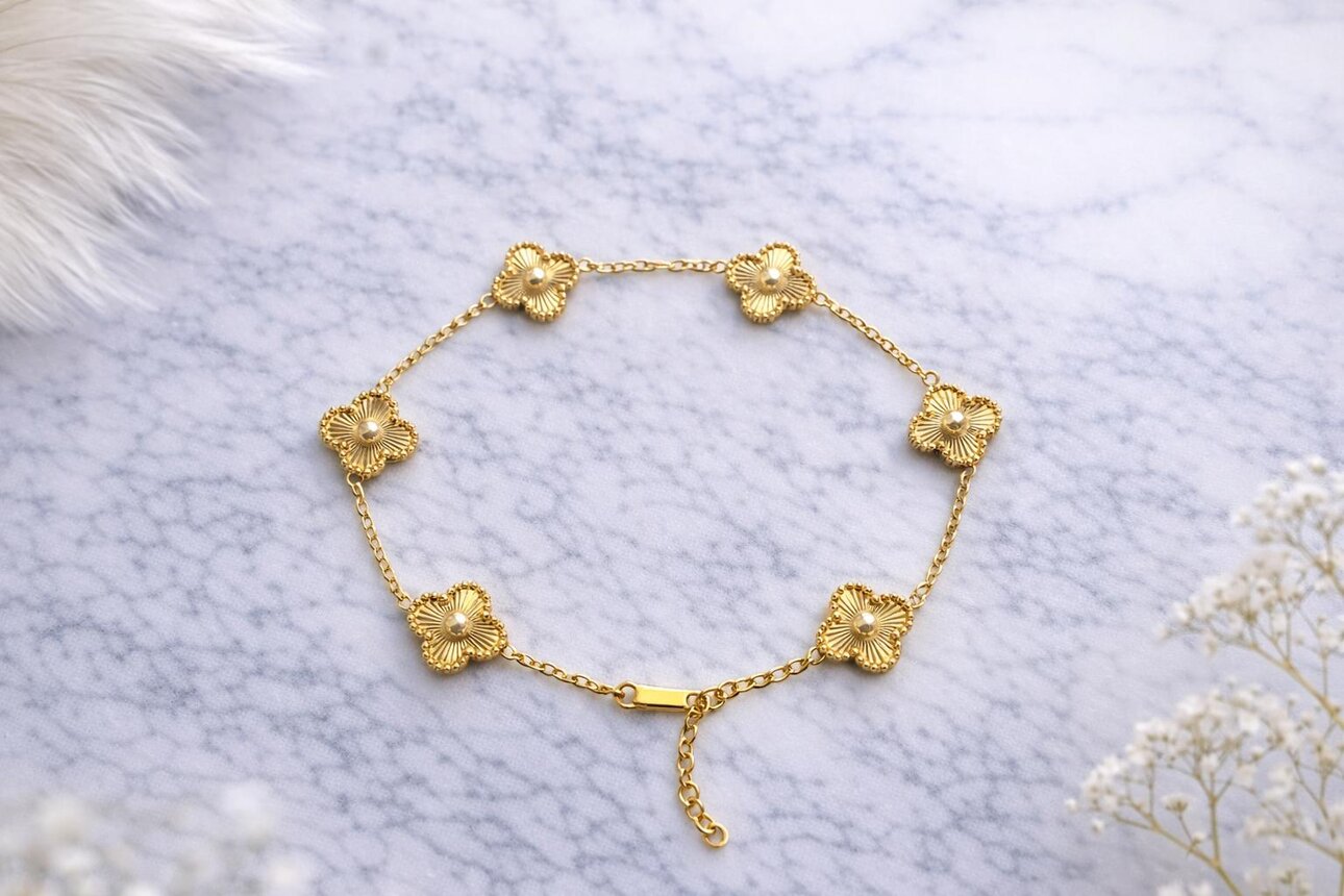 Gold Renk Yonca Detaylı Çelik Bileklik 17