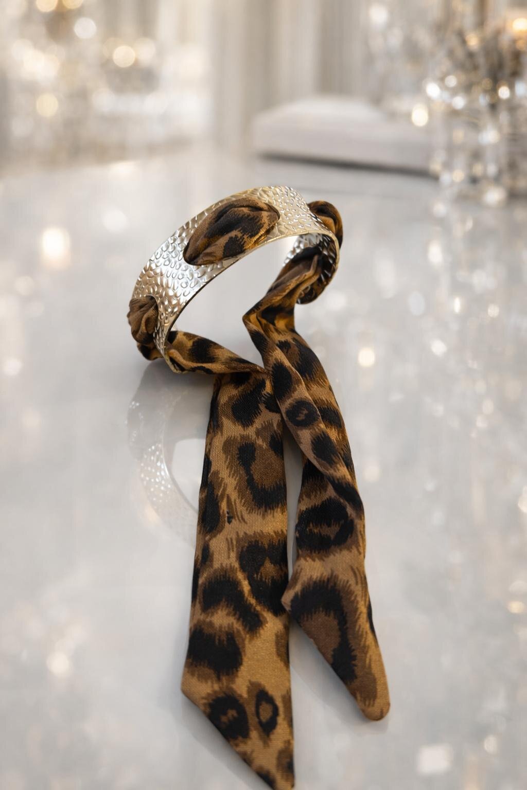 Leopar Fularlı Gold Renk Kelepçe 67